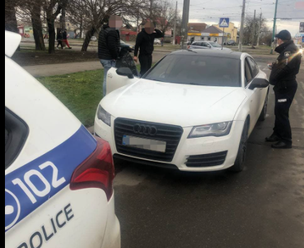 В Николаеве патрульные нашли водителя, устроившегося ночной дрифт на центральной площади