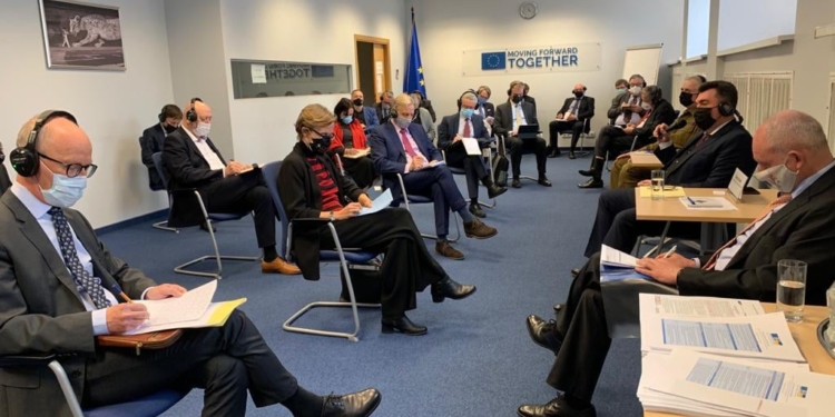 Украина не будет возвращать оккупированные территории военным путем – секретарь СНБО