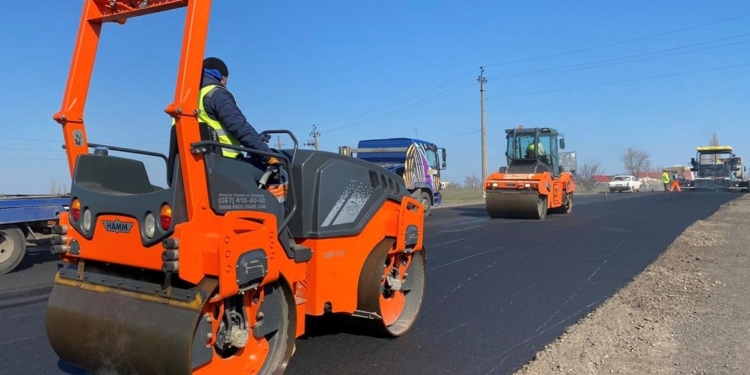 На обходе Николаева выровняли дорогу и отремонтировали барьерное ограждение (ФОТО)