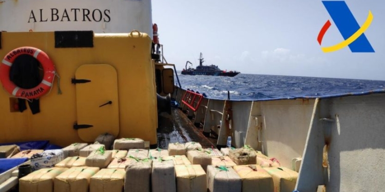 Испания арестовала 3 украинских моряков – на их судне обнаружили 18 тонн гашиша. Кто “подбросил”? (ФОТО)