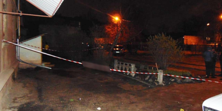 В Николаеве на Декабристов расстреляли мужчину, убийца скрылся (ФОТО, ВИДЕО)