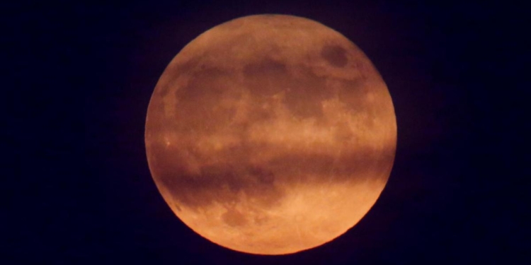 Завтра взойдет Розовая Луна. Что советуют делать и не делать