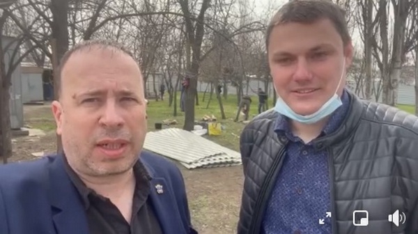 Ермолаев и Коваленко обещают, что в сквере у Николаевского автовокзала пилить деревья пока не будут – до градостроительного совета (ВИДЕО)