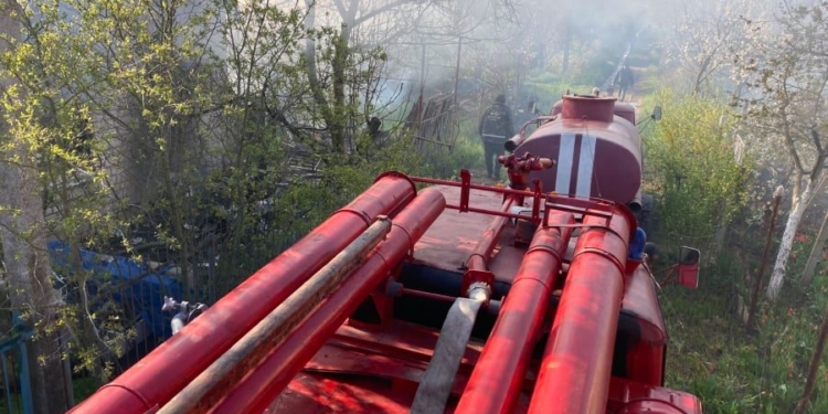 На Николаевщине сгорел дачный домик с неизвестным мужчиной – полиция выясняет его личность (ФОТО)