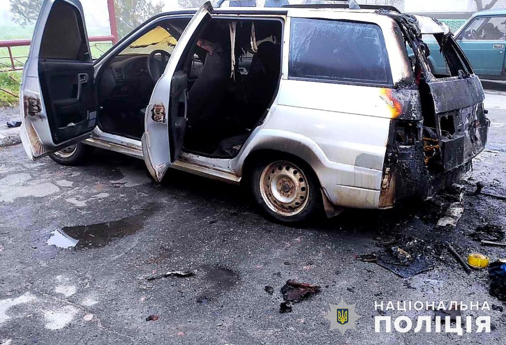 В Николаевском районе в автомобиль ночью бросили бутылку с зажигательной смесью - полиция разбирается 1