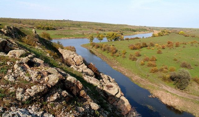 На Николаевщине два чиновника Госгеокадастра предоставили в частную собственность 14 га земли РЛП «Приингульский»