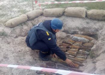 Отголоски жарких боев: спасатели Николаевщины обезвредили 64 взрывоопасных предмета, найденных у Кинбурнской косы (ФОТО, ВИДЕО)