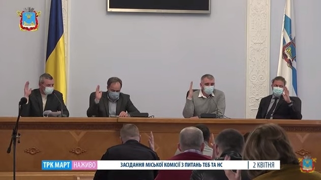 Решение принято: в Николаеве с 3 апреля в транспорт будут пускать только с пропусками и в определенные часы, а школьники будут учиться дистанционно (ВИДЕО)