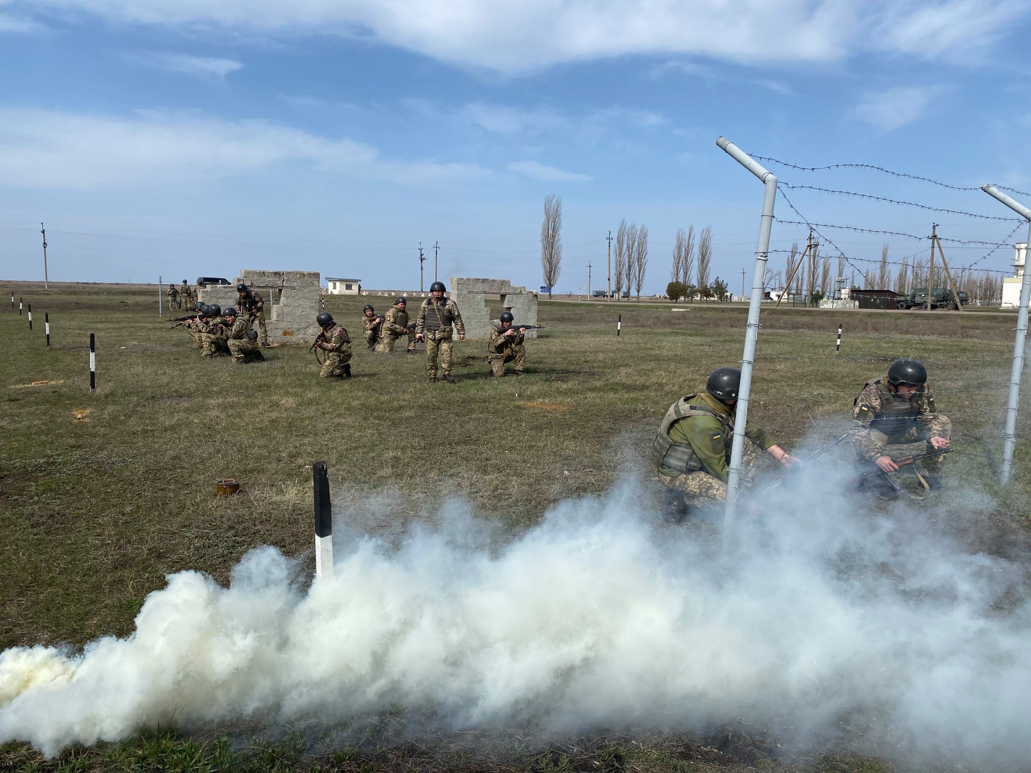 Как курсанты 198 Учебного центра ВМС в Николаеве полосу разведчика проходили (ФОТО)