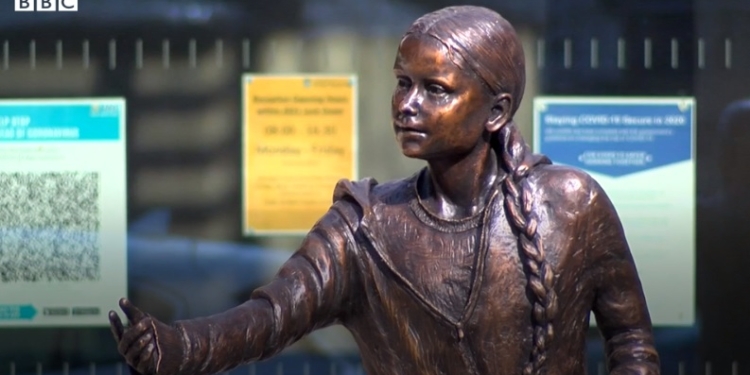 В Великобритании университет установил скульптуру Греты Тунберг – студенты возмущены