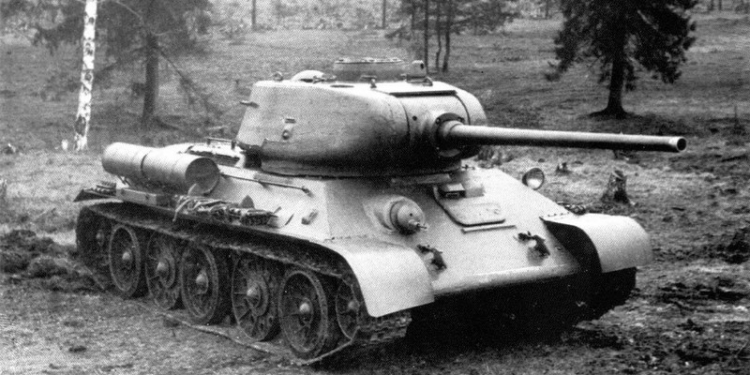 Они уже не могли стрелять: житель Чехии во время оружейной амнистии сдал танк и самоходную артиллерийскую установку