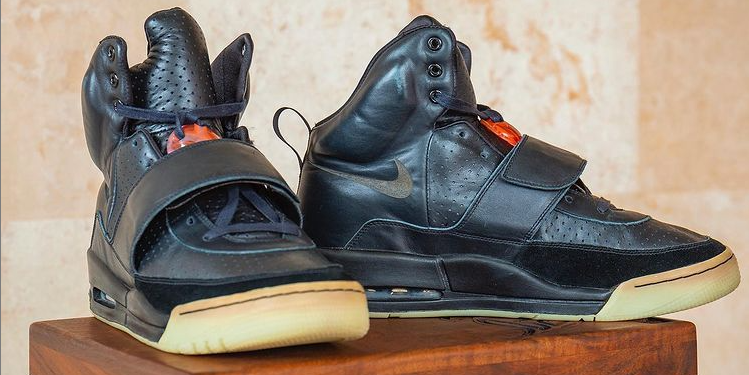 Кроссовки Канье Уэста ушли с молотка за рекордные $1,8 миллиона