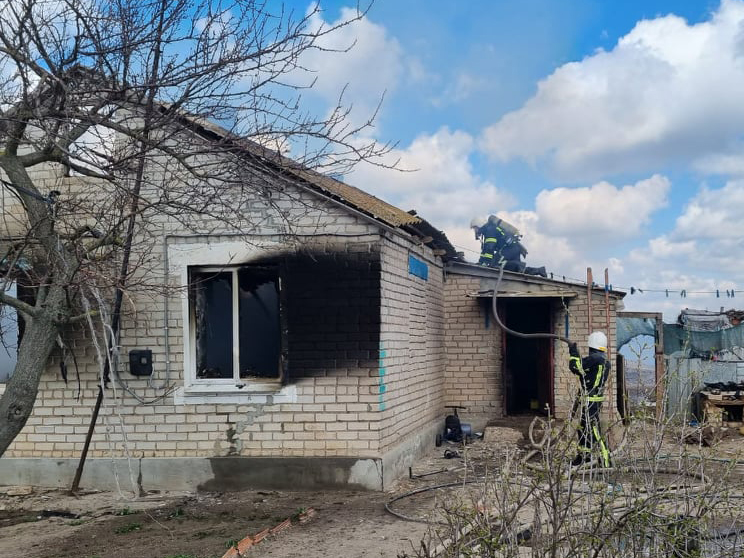 В Константиновке дети подожгли дом. Почему загорелся в Николаеве - еще вопрос (ФОТО) 3