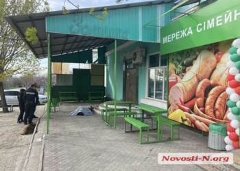 В Николаеве возле магазина зарезали мужчину