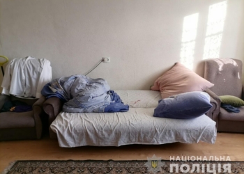 Под Ровно женщина вонзила нож в спящего сына-подростка
