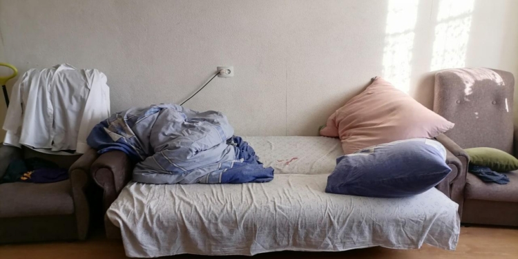 Под Ровно женщина вонзила нож в спящего сына-подростка