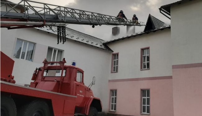 На Прикарпатье загорелась COVID-больница: эвакуировали 37 человек