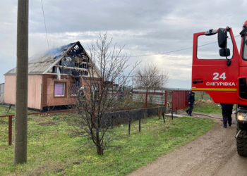 В Снигиревке горела крыша жилого дома (ФОТО)