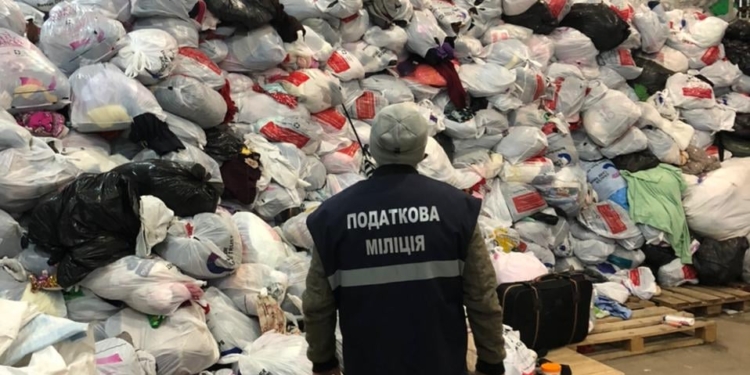 Налоговая милиция разоблачила предпринимателя, торгующего сэконд-хендом в Николаевской и Херсонской областях, на уклонении от уплаты 10 млн.грн. налогов (ФОТО)