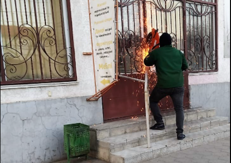 В Первомайске и Вознесенске с помощью “болгарки” вскрыли два игорных зала (ФОТО)