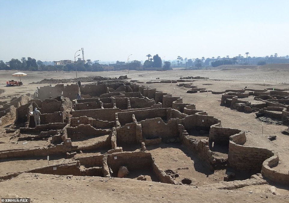Под небом голубым. В Египте археологи нашли Потерянный Золотой город (ФОТО) 1