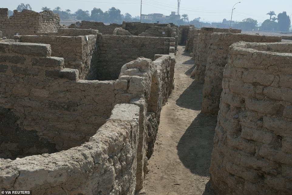 Под небом голубым. В Египте археологи нашли Потерянный Золотой город (ФОТО) 3