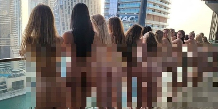 Обнаженные снимались на балконе небоскреба: в Дубае задержали 11 украинок