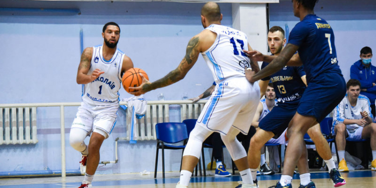 МБК «Николаев» дома проиграл «Будивельнику» и потерпел 30-е поражение за сезон (ФОТО)