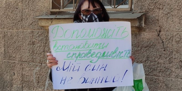 У Центрального суда Николаева требовали честного следствия: сегодня избирают меру пресечения подозреваемому в смертельном ДТП (ФОТО)