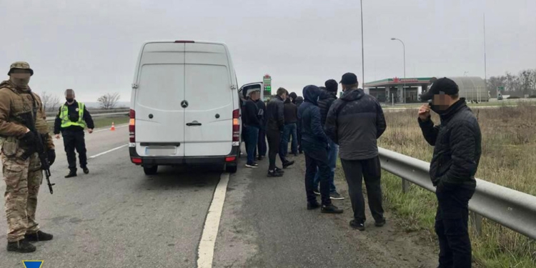 СБУ задержала автобус с титушками на Харьковщине – хотели создать “картинку” для росСМИ и дестабилизировать ситуацию (ФОТО)