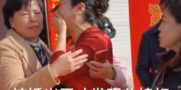 Как в кино. На свадьбе мать жениха узнала в невесте давно потерянную дочь. Угадайте, что было потом