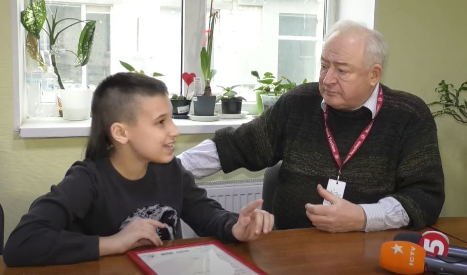 "Смотрите видео с субтитрами". Такой совет дал 11-летний украинец, получивший сертификат знания английского от Кембриджского университета (ВИДЕО) 1