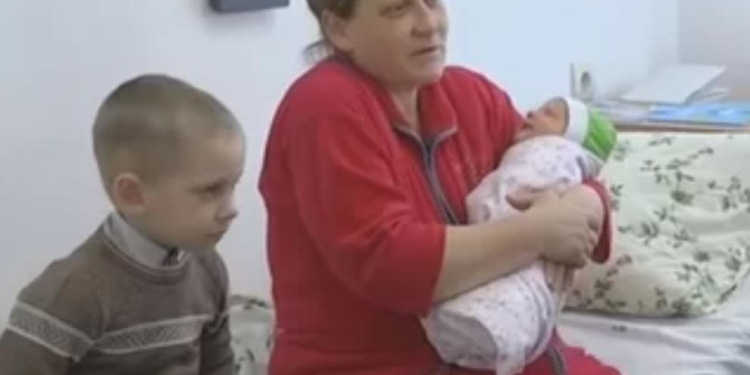 Сколько Бог даст. На Ровенщине 47-летняя женщина родила 19-го ребенка