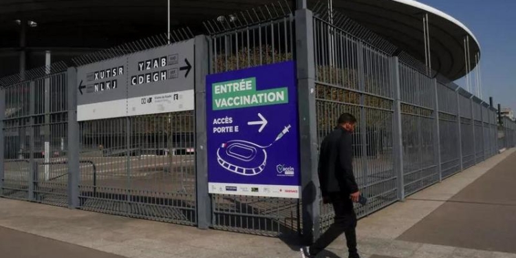 Самый большой французский стадион Stade de France со следующей недели станет «вакцинодромом»