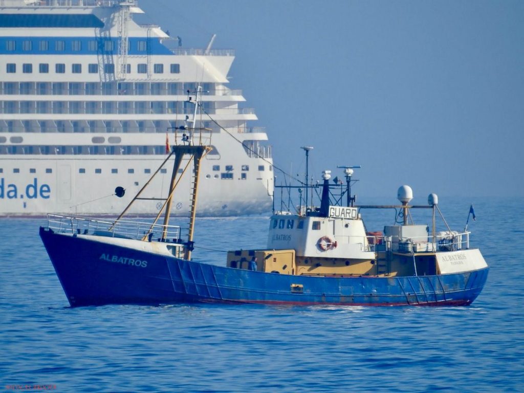 Испания арестовала 3 украинских моряков - на их судне обнаружили 18 тонн гашиша. Кто "подбросил"? (ФОТО) 1