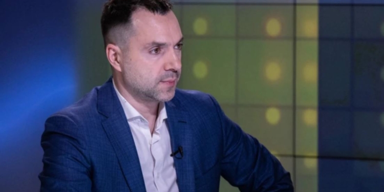 Зеленский пытался поговорить с Путиным после убийства 4 военных на Донбассе, – Арестович (ВИДЕО)