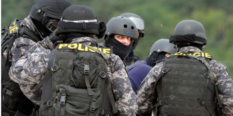 В Чехии провели облаву на российских шпионов – они вербовали наемников на войну в Украине