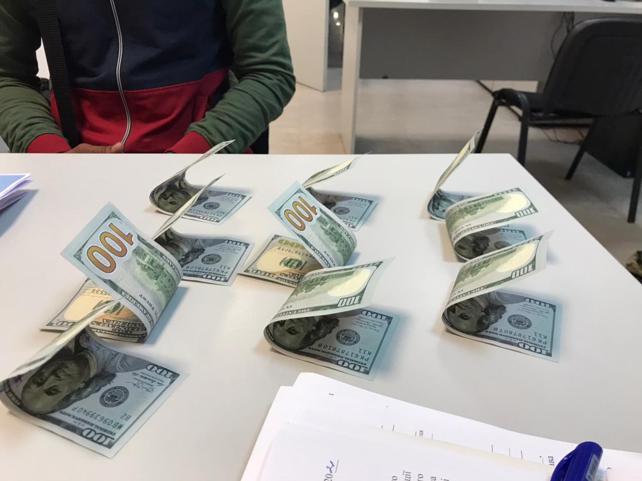 Гражданин Индии предлагал $2 тыс. за въезд в Украину, украинка – 100 евро за выезд с ребенком. А сколько “стоит” въехать без теста?