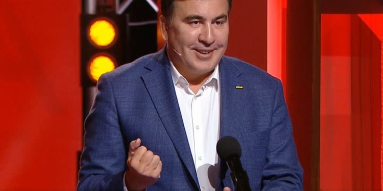 Саакашвили рассказал, как его шантажировал Порошенко и душили в вертолете (ВИДЕО)