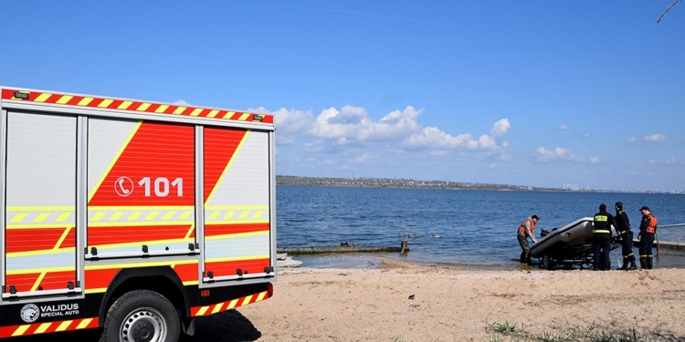 На лимане в Корабельном районе опрокинулась лодка, – спасатели ищут утонувшего