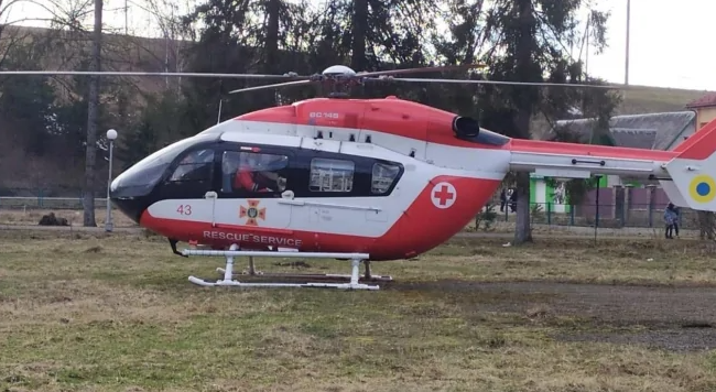 В Украине впервые вертолет аэромедицинской службы доставил пациентку в больницу