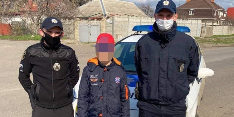 Николаевские патрульные оперативно разыскали пропавшего мальчика (ФОТО)