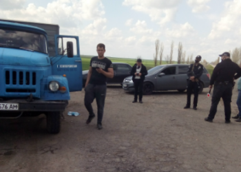 На Николаевщине после погони задержали грузовик с песком из незаконного карьера (ФОТО, ВИДЕО)