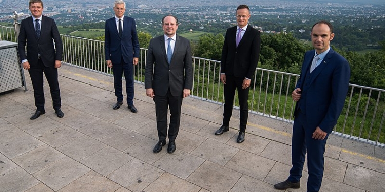 Ситуацию на Донбассе обсудят в Центрально-Европейской пятерке