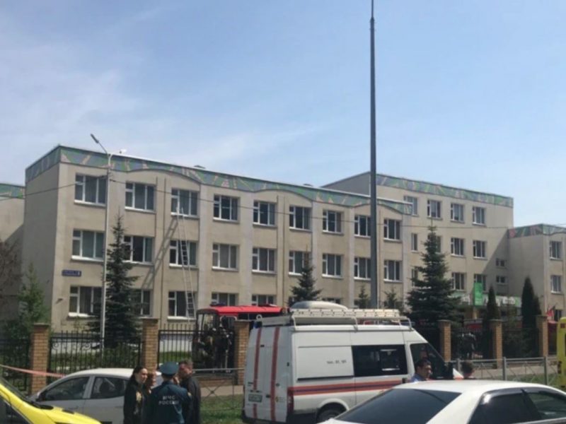 В Татарстане день траура: в гимназии в Казани в результате стрельбы погибли 9 человек, еще 8 раненых – в тяжелом состоянии 1