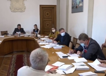 Соборная площадь в Николаеве не введена в эксплуатацию. Но у Департамента ЖКХ есть «правовая позиция», которая дает возможность ее использовать (ВИДЕО)