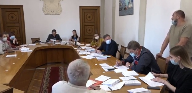 Соборная площадь в Николаеве не введена в эксплуатацию. Но у Департамента ЖКХ есть «правовая позиция», которая дает возможность ее использовать (ВИДЕО)