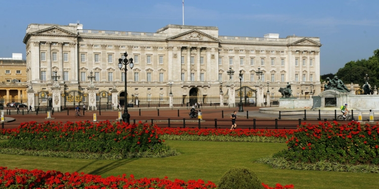 Монаршие думы: принц Чарльз хочет превратить Букингем и другие королевские резиденции в «общественные места» (ФОТО)