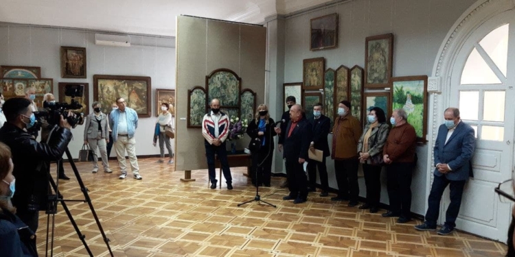 В Николаевском художественном музее открылась постоянно действующая экспозиция картин Андрея Антонюка (ФОТО)