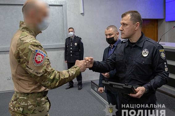 Николаевские спецназовцы КОРД, задержавшие и разоружившие доманевского душегуба, получили из рук главы Нацполиции наградное оружие (ФОТО)